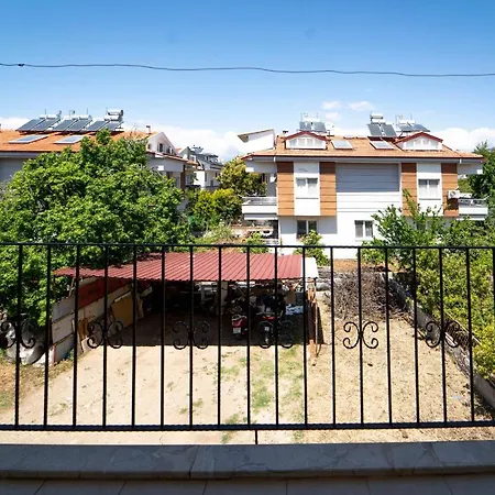 Central House Near Calis Beach With Balcony And View In 公寓 费特希耶