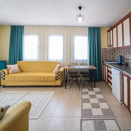 Central House Near Calis Beach With Balcony And View In 公寓